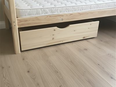 Кровать из сосны с выкатным ящиком